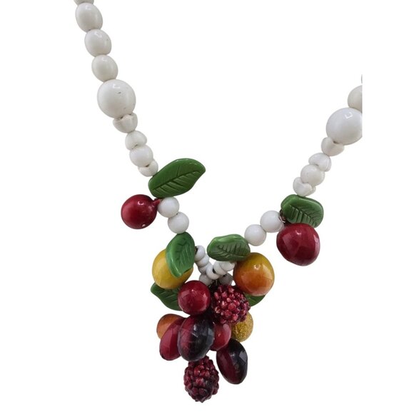 Amazing Vintage Milk Glass And Wooden Fruit Necklace (A8754) - Picture 4 of 6
